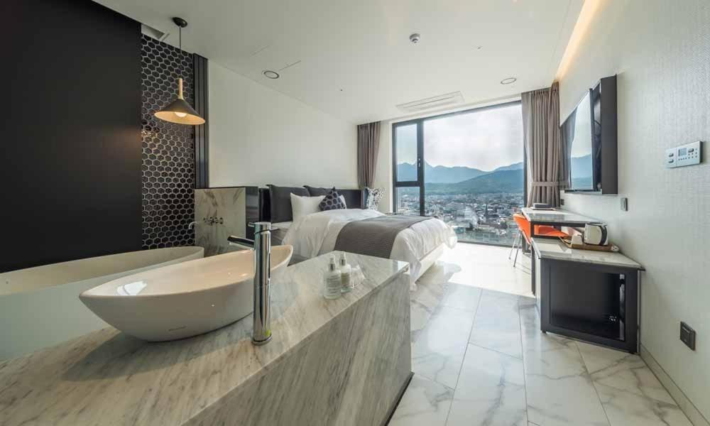 Dobong Bay204 Hotel *
